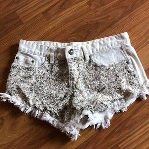 Day trip low rise shorties 😍😍